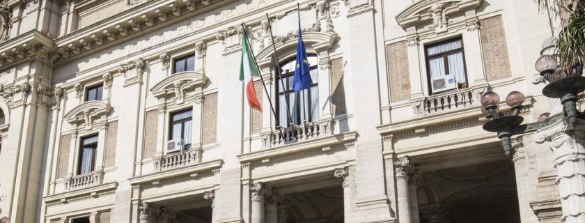 Il Ministero convoca i sindacati dopo l’ordinanza del tribunale di Roma. UIL: riaprire una vera trattativa per una mobilità senza vincoli