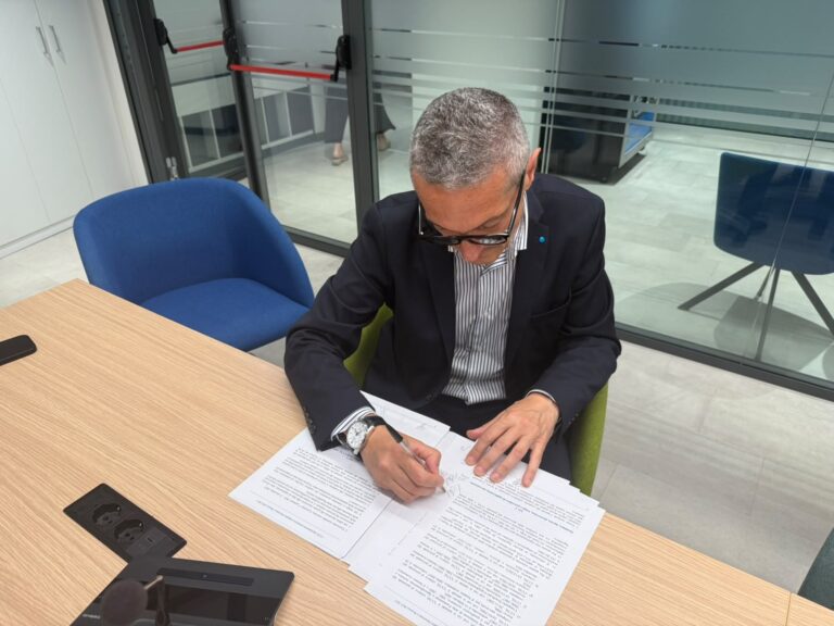 Firmato il nuovo contratto scuola 2025-27 nella parte economica